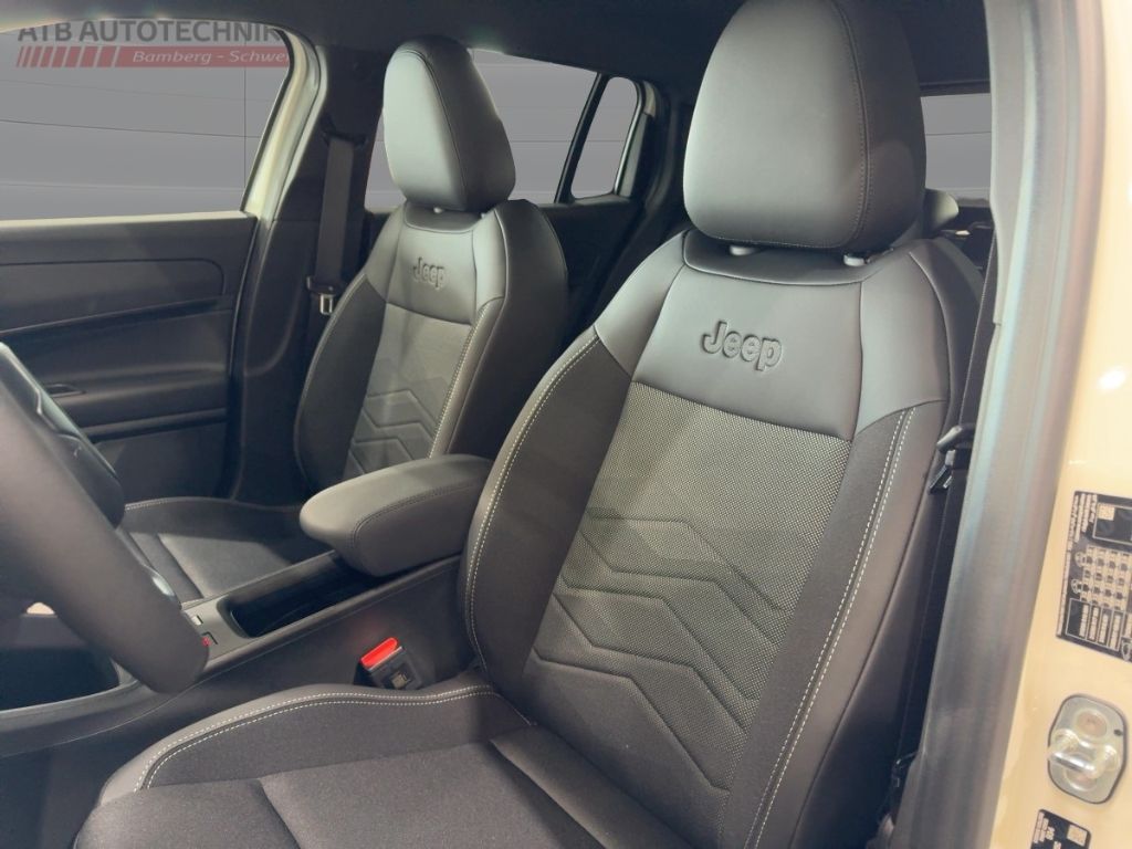 Fahrzeugabbildung Jeep Avenger e-hybrid Black Edition ALLWETTER WINTER