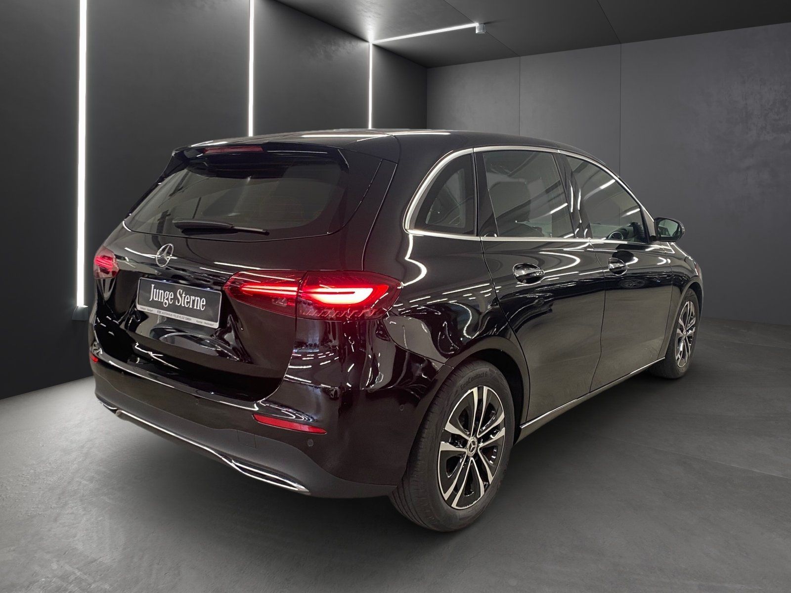 Fahrzeugabbildung Mercedes-Benz B 250 4M*AHK*STDHZG*Distro*Totwink*CarPlay*LED*