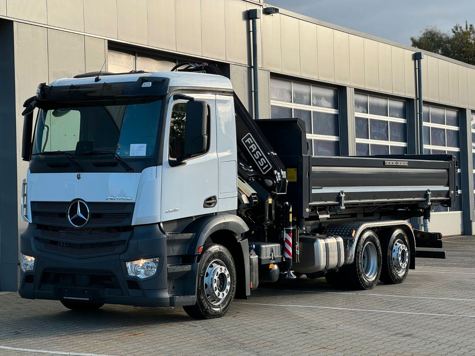 Fahrzeugabbildung Mercedes-Benz Actros 2545 Bordmatik Seilwi* Vorb* FASSI 235-6