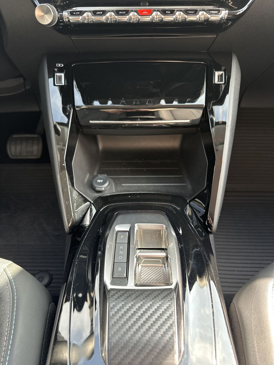 Fahrzeugabbildung Peugeot 208 e Allure 5-Türer NAV+LED+180°-KAMERA+SHZ+1HD