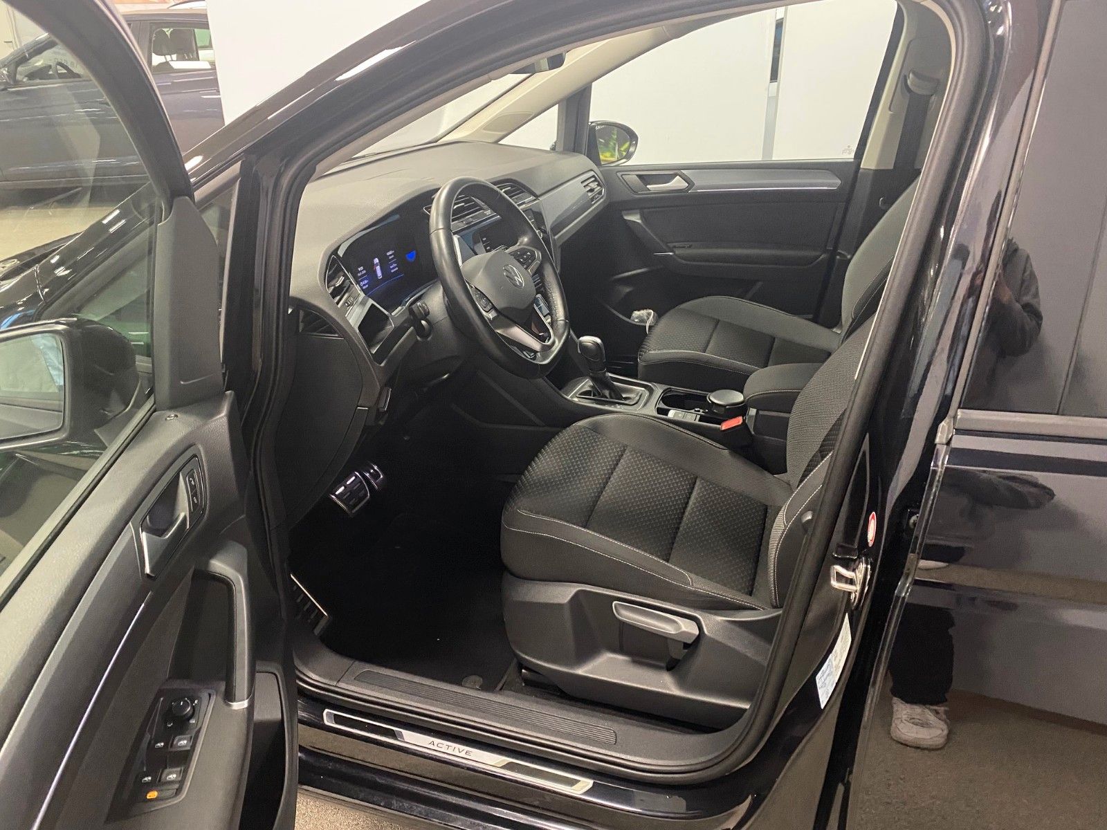 Fahrzeugabbildung Volkswagen Touran 1.5 TSI DSG ACTIVE+7 Sitze+ACC+NAVI+Totwi