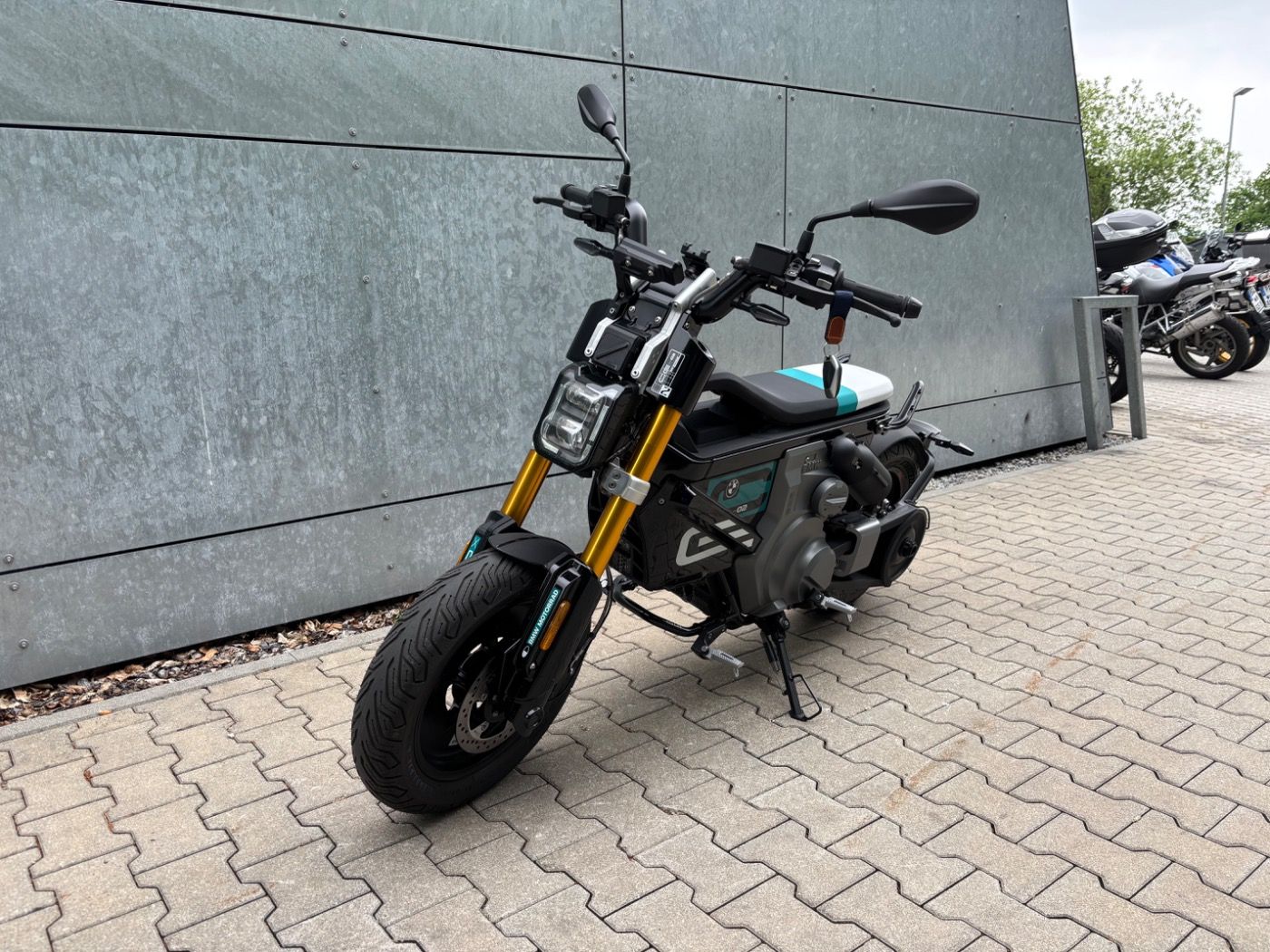 Fahrzeugabbildung BMW CE 02 Highline Paket Schnellader
