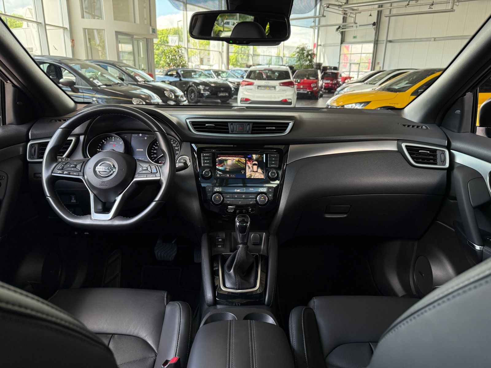 Fahrzeugabbildung Nissan Qashqai Tekna+ 4x4 PANO RFK ACC NAVI