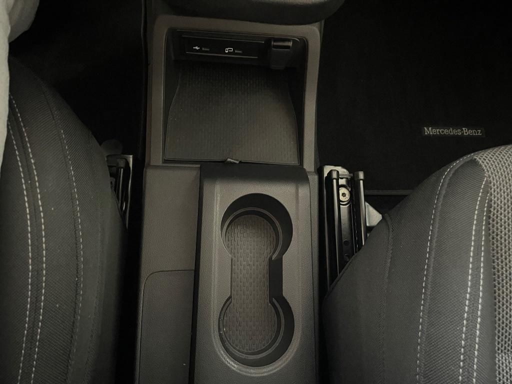 Fahrzeugabbildung Mercedes-Benz T 180 d Sitzheizung Einparkhilfe Tempomat Klima
