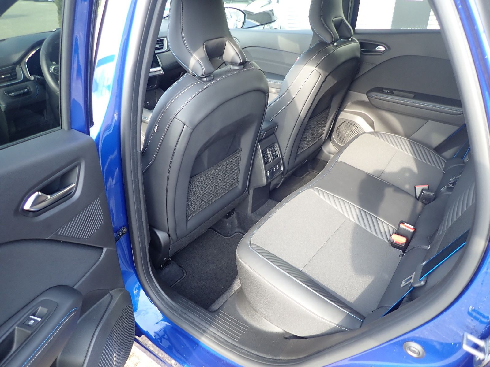 Fahrzeugabbildung Renault Captur Mild Hybrid 160 EDC ESPRIT ALPINE/NAVI/