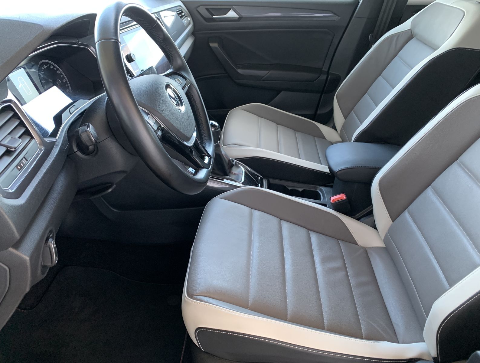 Fahrzeugabbildung Volkswagen T-Roc 1.5 TSI*Sport*LED*ACC*Leder*Cam*Spur*Navi*