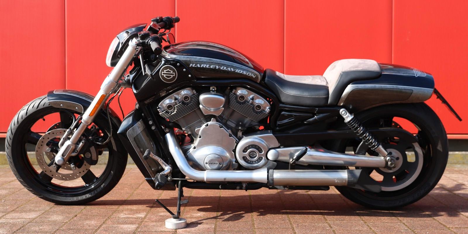 Harley-Davidson V-Rod Muscle Custombike Penzl Sonderlackierung