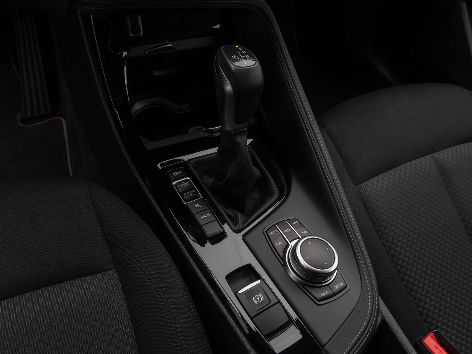 Fahrzeugabbildung BMW X2 xD25e HUD DAB H/K Navi+ Parkassist Alarm LED