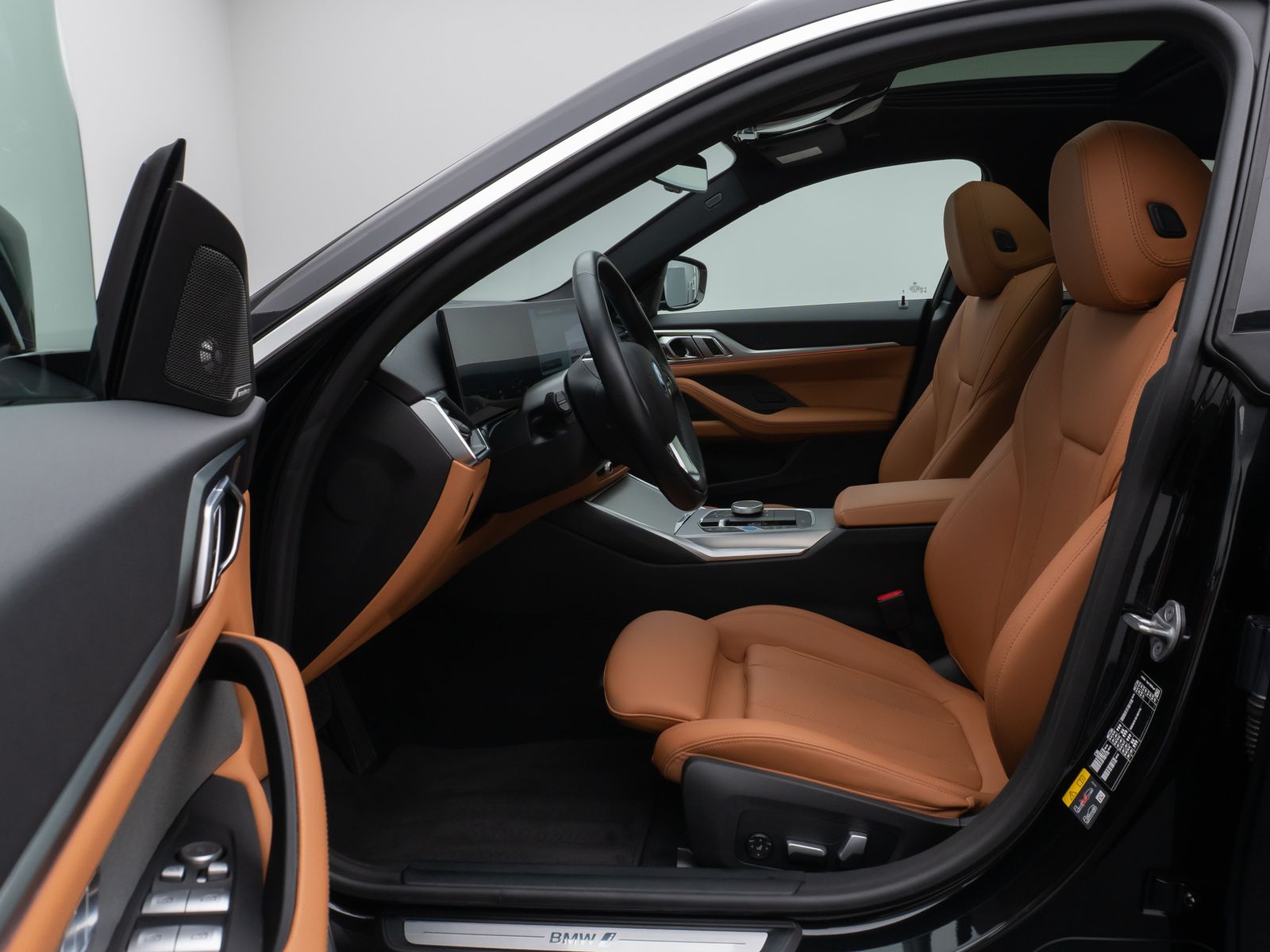 Fahrzeugabbildung BMW i4 eD40 GranCoupé Glasdach Laser 360°AHK Komfort