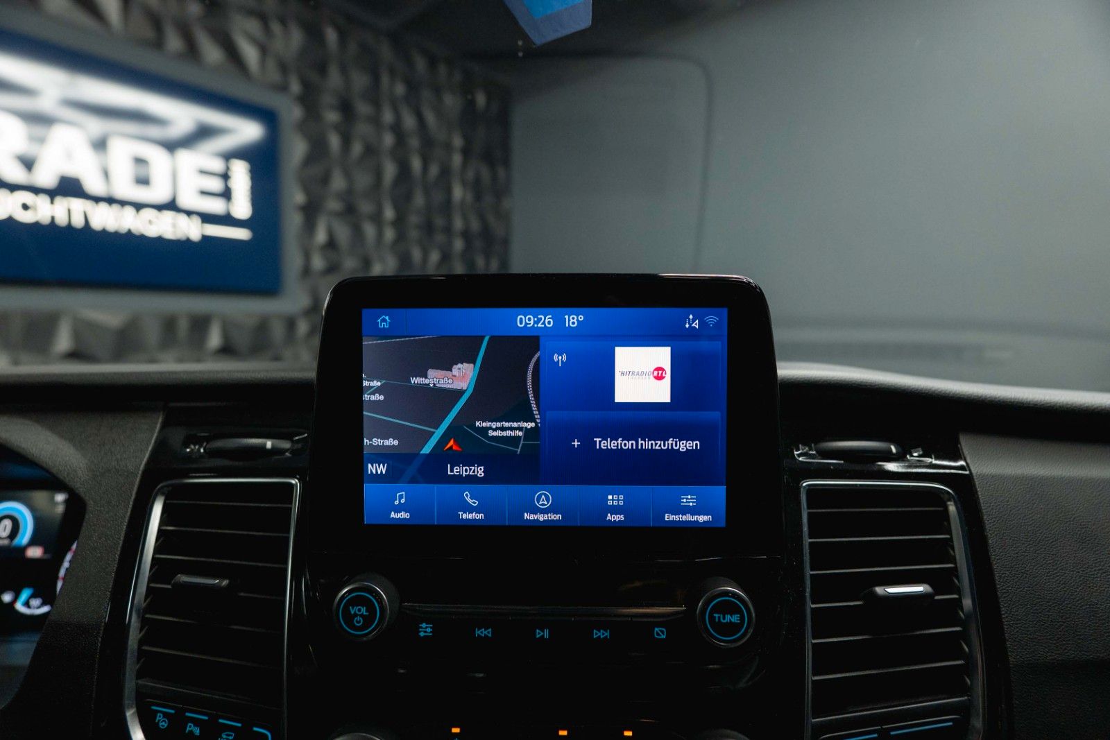 Fahrzeugabbildung Ford Tourneo Custom 320 L2 Sport | 8Sitze | ACC | LED
