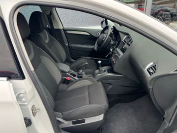 Fahrzeugabbildung Citroën C4 Lim. Selection 1.6 Blue HDI PDC Klima SHZ uvm