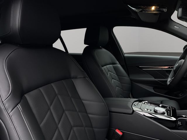 Foto Nummer 12: BMW 550e xDrive