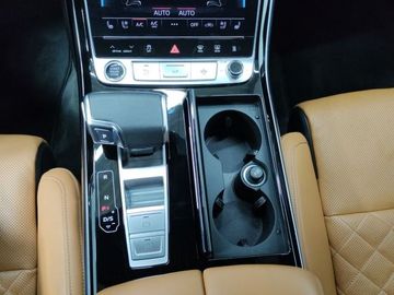 Audi A8 - 11