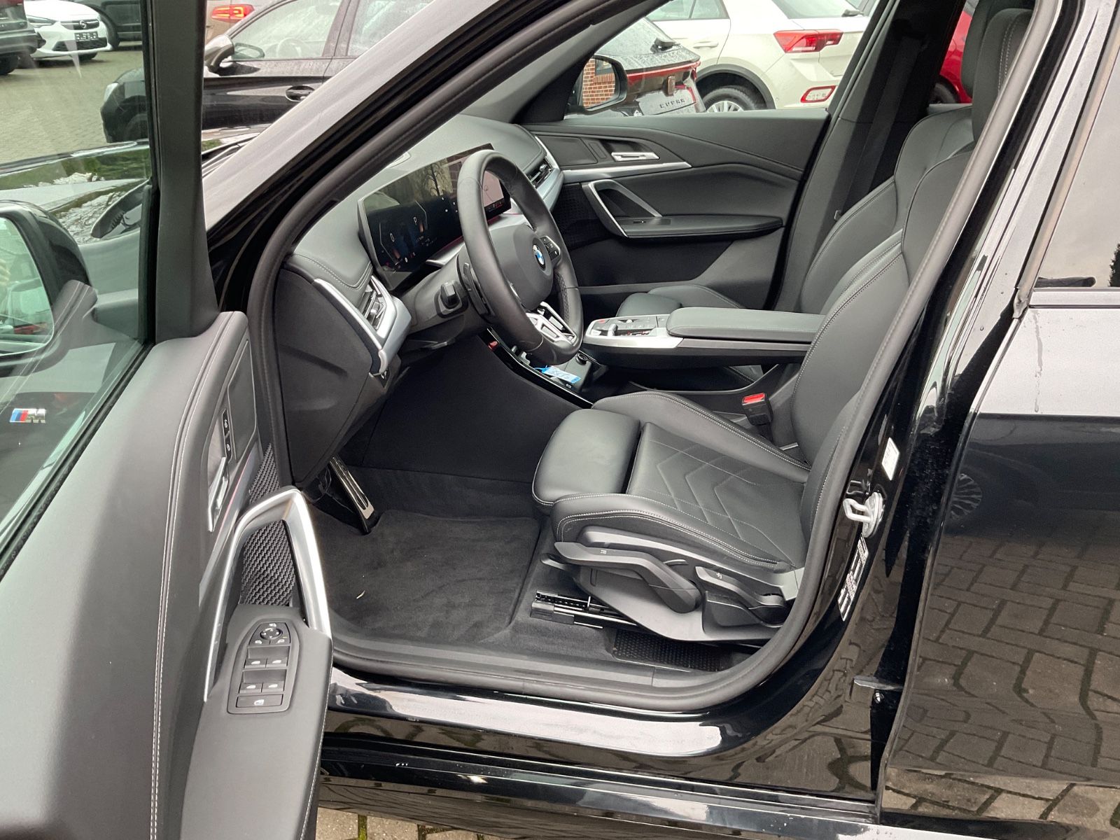 Fahrzeugabbildung BMW X1 sDrive20i,M Sport,AHK,Kamera,Navi,Carplay