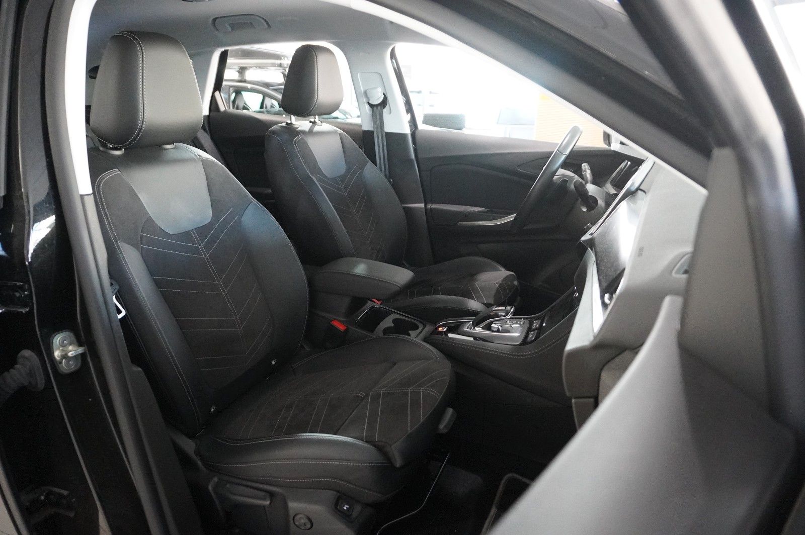 Fahrzeugabbildung Opel Grandland (X) ULTIMATE 4HYBRID NAVI/LED/360°/DAB