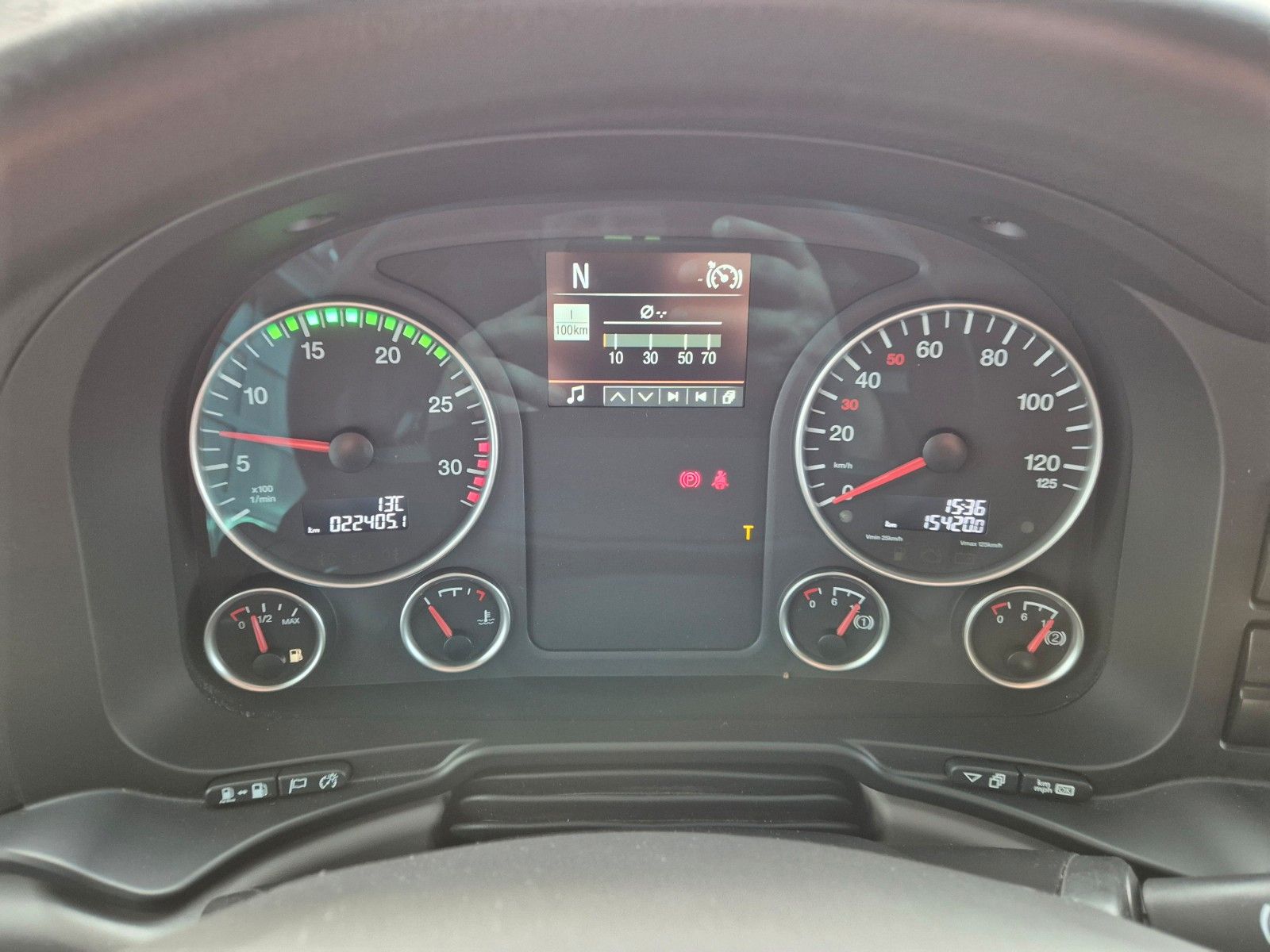 Fahrzeugabbildung MAN TGL 8.220 4x2 BL Doka 7 Sitze AHK Klima Standh.