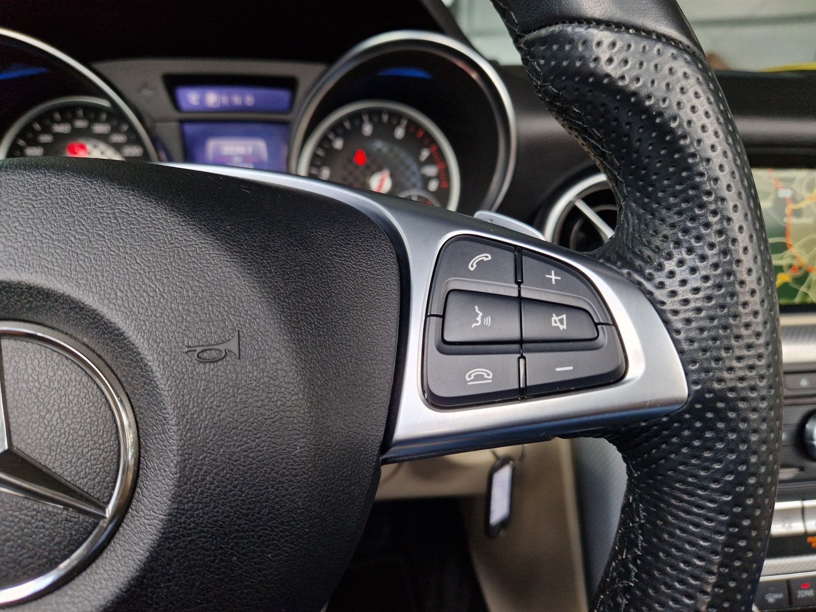 Fahrzeugabbildung Mercedes-Benz SLC 300 AMG Line LED NAVI ALU