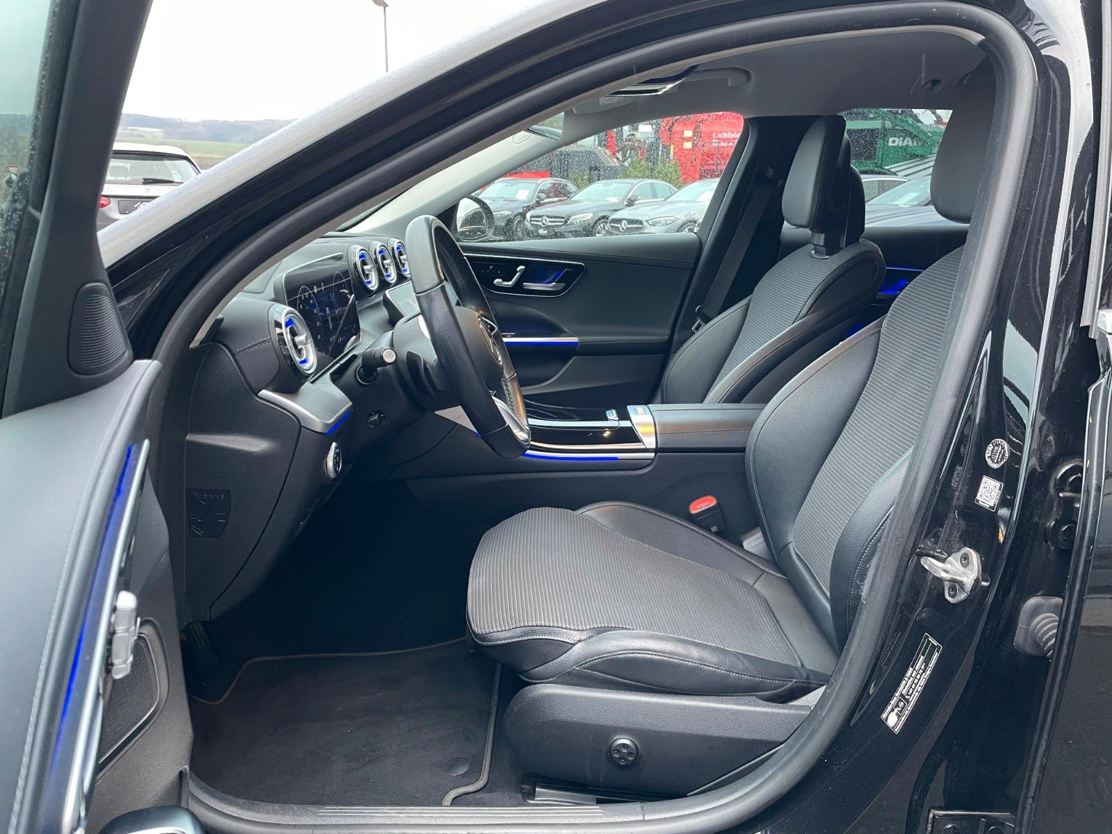 Fahrzeugabbildung Mercedes-Benz C 220 d T AVANTGARDE AHK+HUD+360°+STDH+DISTR