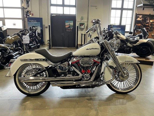 Harley-Davidson FLDE Deluxe Chicano Umbau Mega Bike