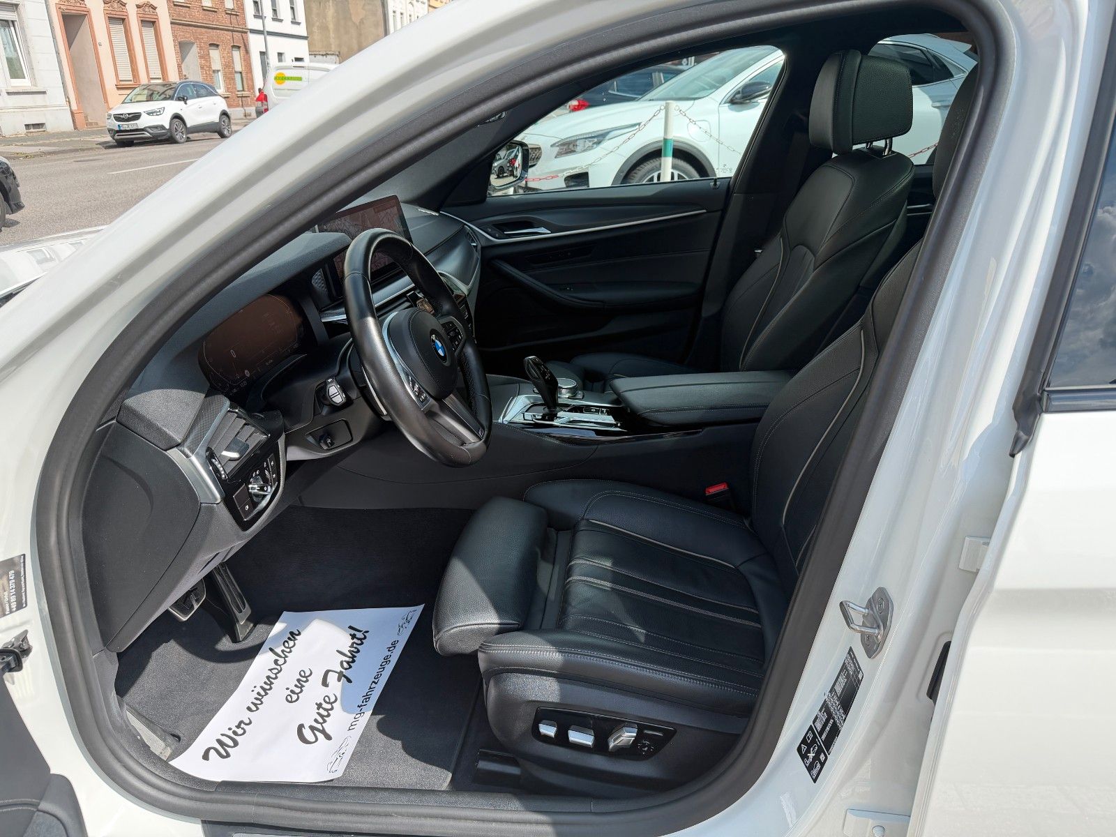 Fahrzeugabbildung BMW 540d Touring xDrive M Sport AHK PANO HUD LEDER
