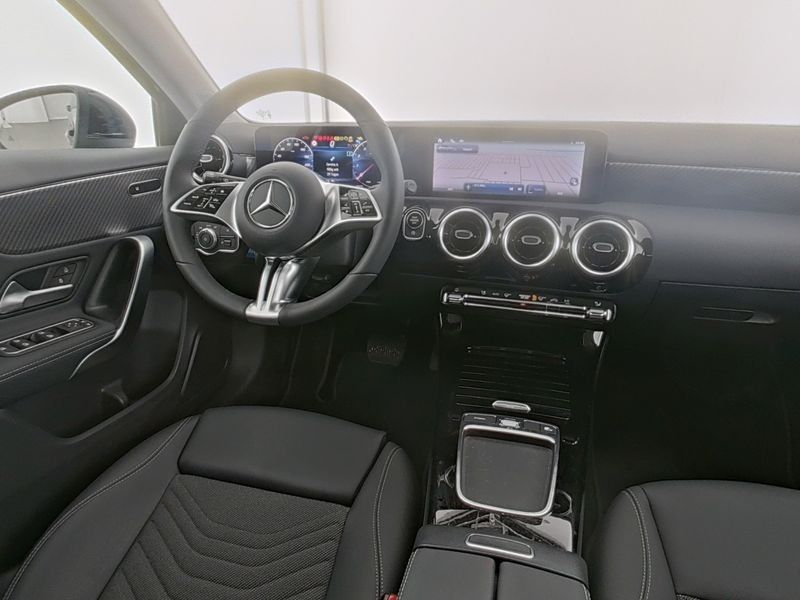 Fahrzeugabbildung Mercedes-Benz A 200 Progressive*Distro*Totwink*360°*MultiBeam*