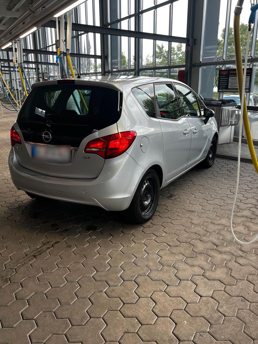 Opel Meriva 2012 — rear view