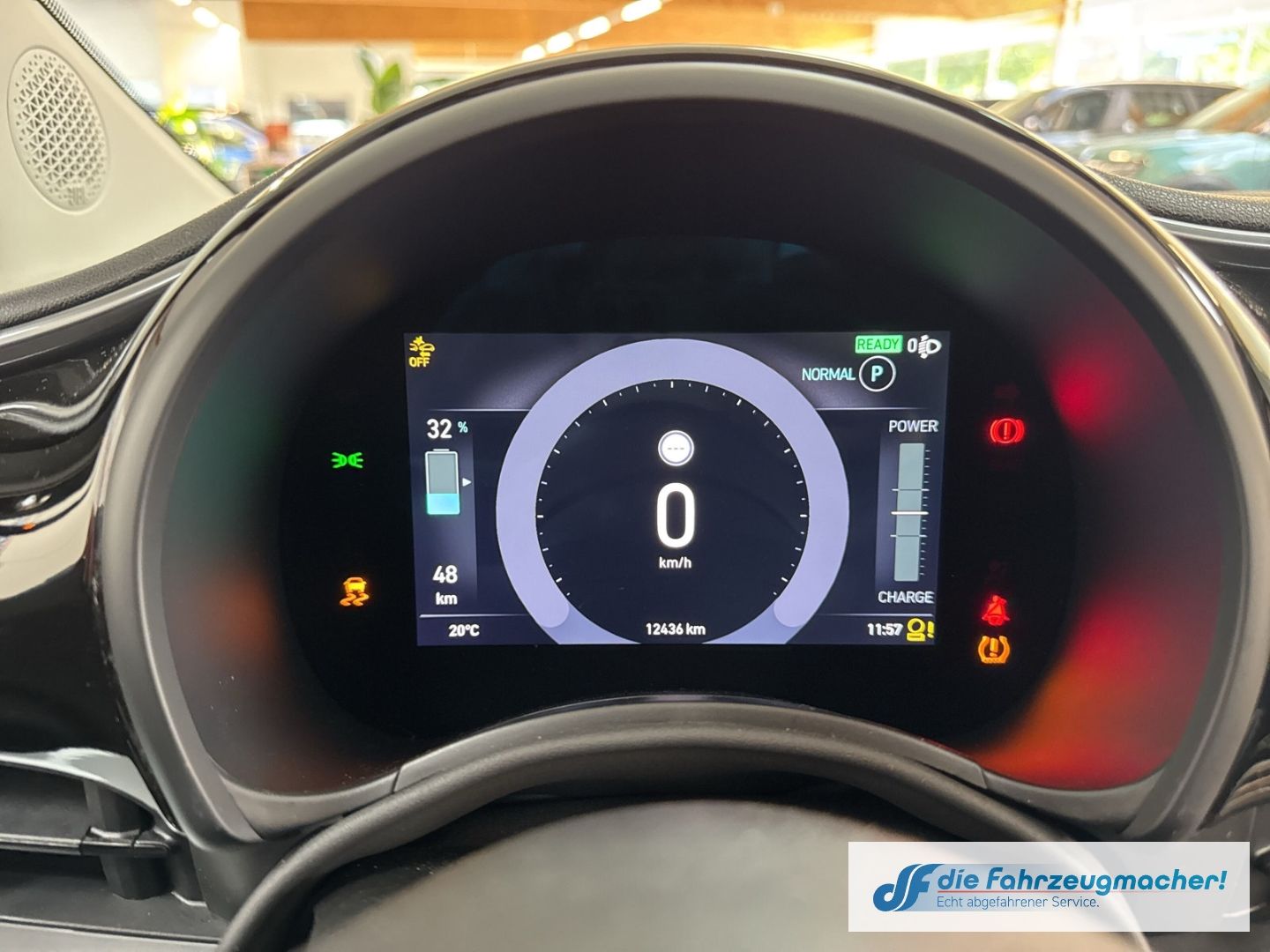 Fahrzeugabbildung Fiat 500 e Navi Soundsystem Apple CarPlay Android Au
