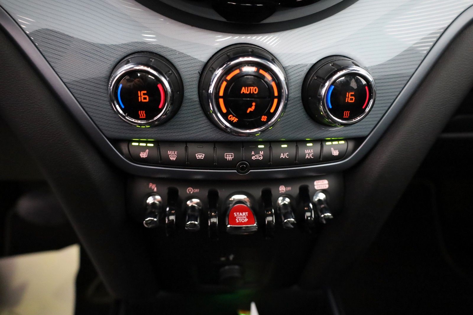 Fahrzeugabbildung MINI Countryman Cooper S Untamed All4 Leder,Navi,LED