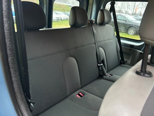 Fahrzeugabbildung Opel Vivaro 2.5 Kombi L1H1 9 Sitzer