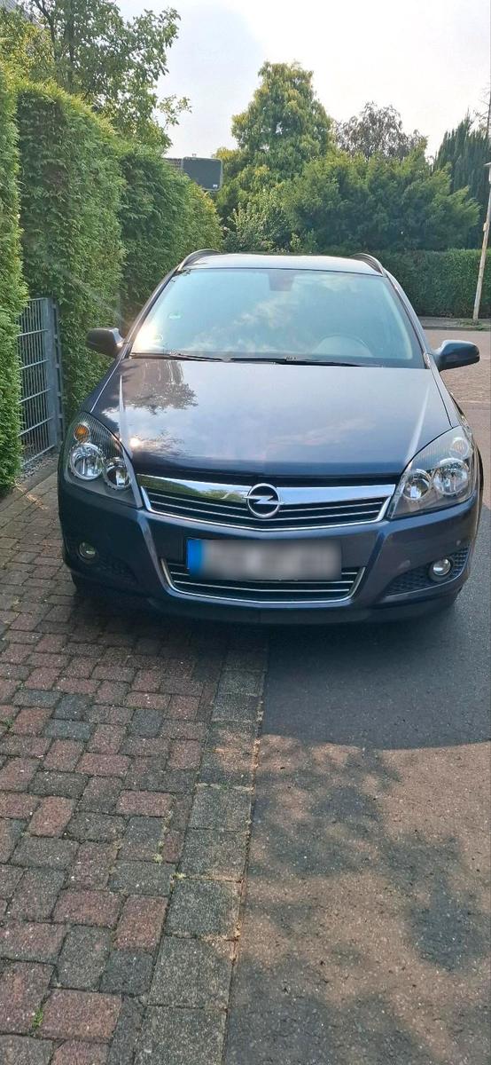 Opel Astra 2007 — салон