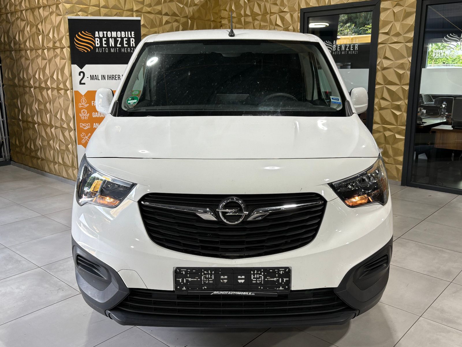 Fahrzeugabbildung Opel Combo E Cargo Edition/2-SITZ/APPLE/AHK/KLIMA