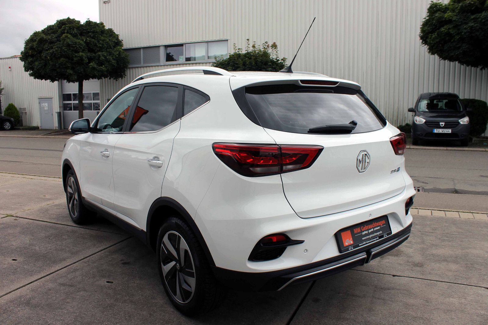 Fahrzeugabbildung MG ZS EV Luxury 5d ACC PANO LED NAVI PDC 360° KAM