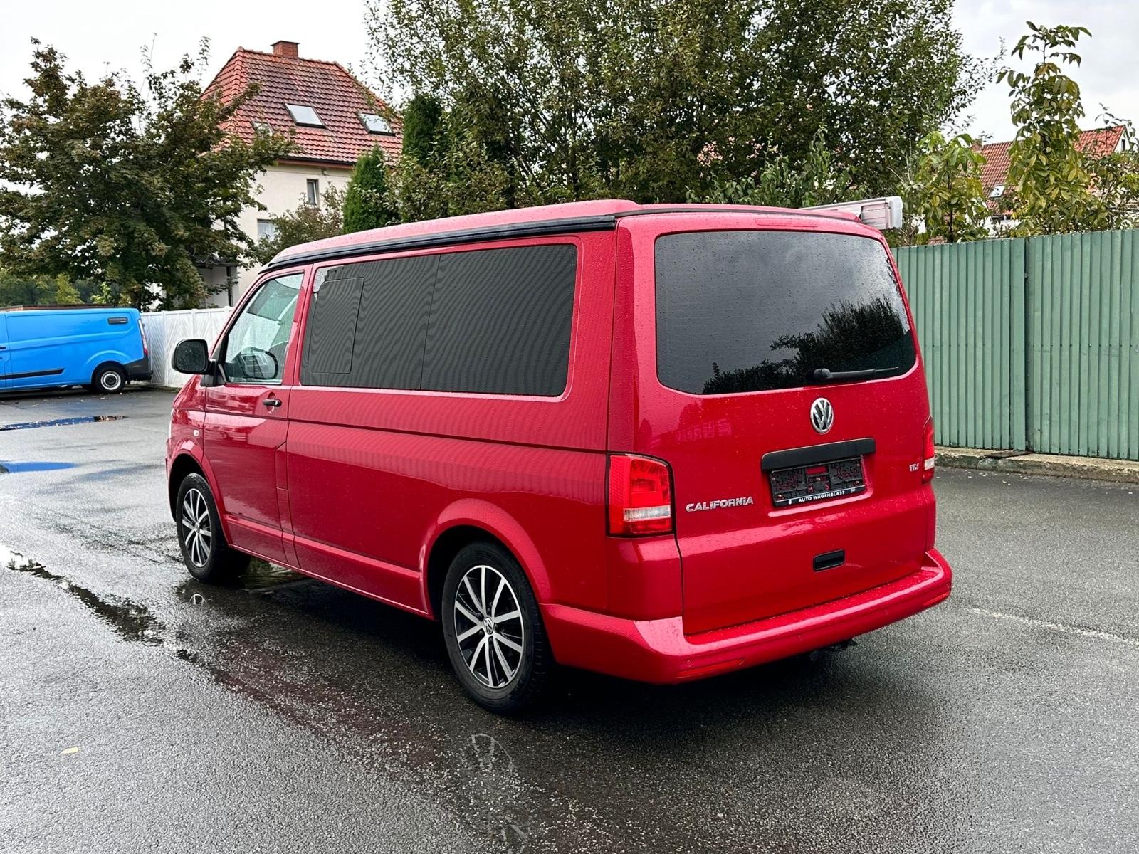Volkswagen T5 California 2.0 TDI 180 ch DSG / Toit relevable / Chauffage auxiliaire / Store / Couchage