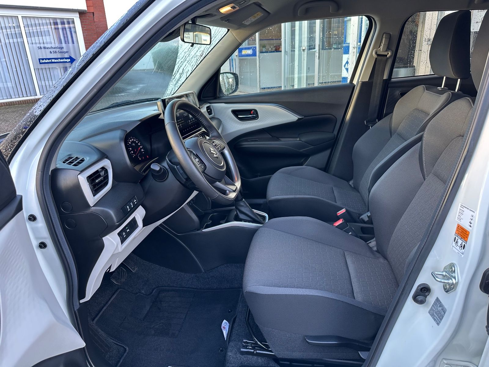 Fahrzeugabbildung Suzuki Swift 1.2 Dualjet Hybrid Comfort+ ACC/Navi/LED