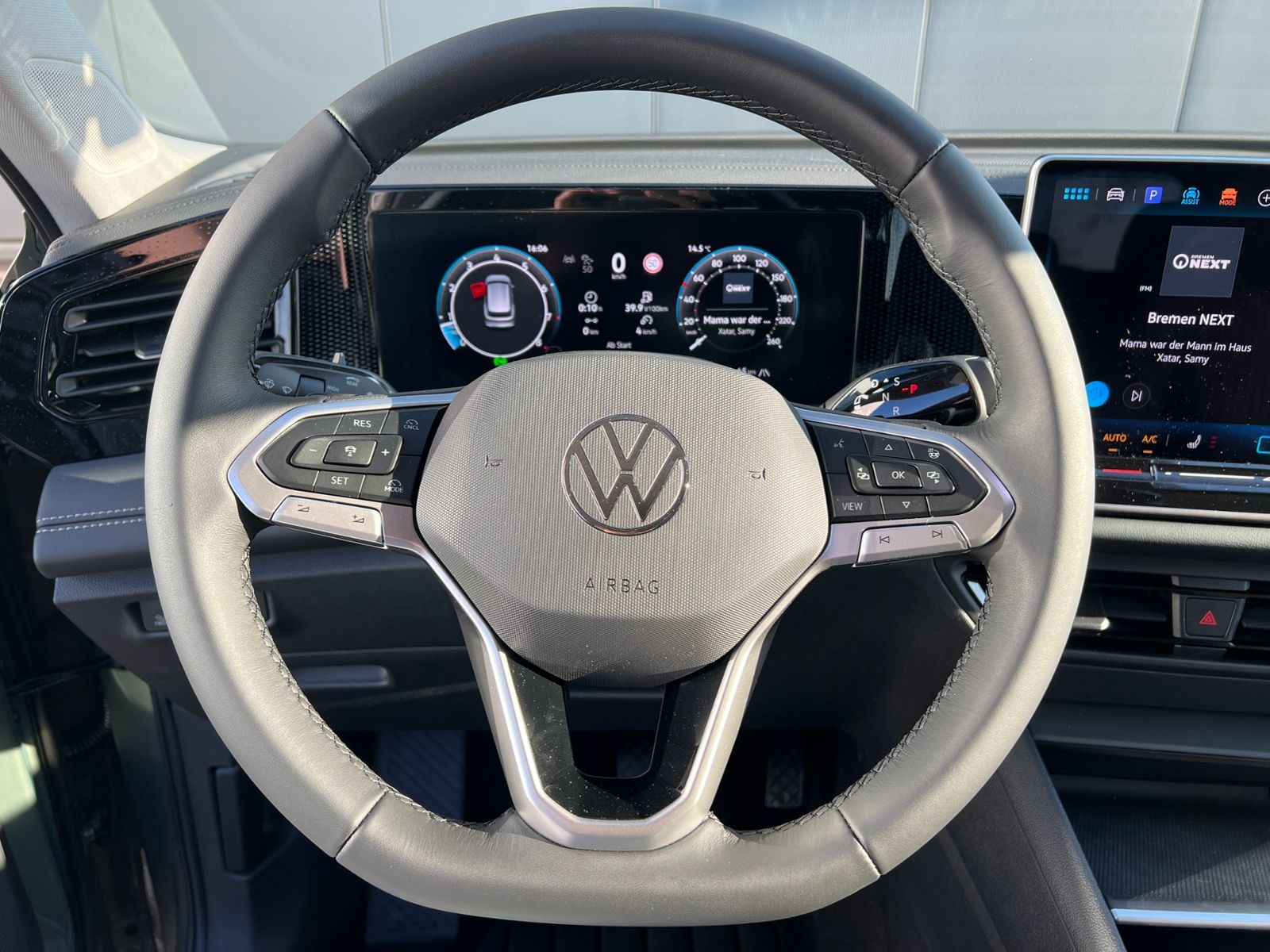 Fahrzeugabbildung Volkswagen Tiguan LIFE 1.5 eTSI DSG *AHK, LED Plus, Kamera,