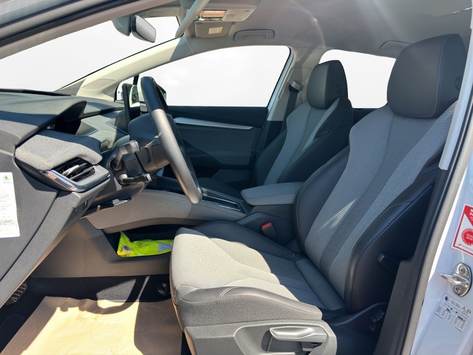 Skoda Enyaq iV 58kWh Navi AHK SiHz WäPu Keyless imagem 2