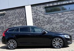 VOLVO V60 Kombi D4 Summum Leder Schiebedach Navi VOLL