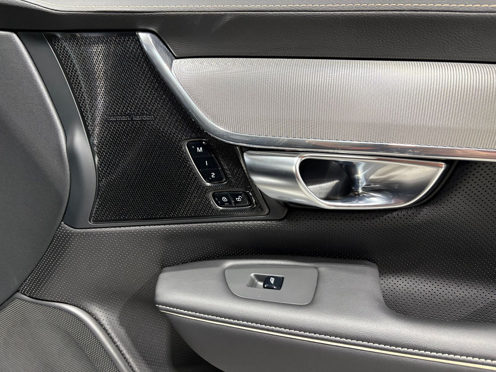 Fahrzeugabbildung Volvo V90 Kombi R Design Recharge Plug-In Hybrid AWD/