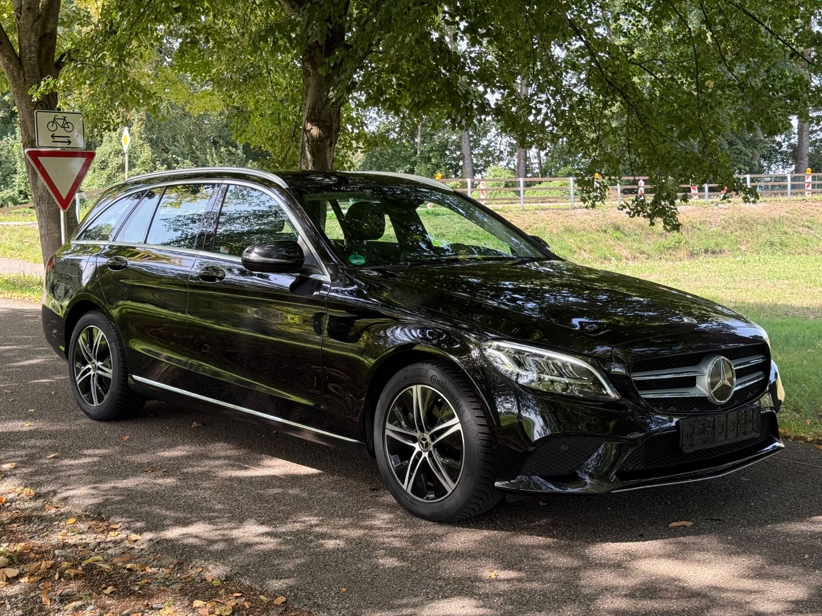 Mercedes-Benz C 200 T-Modell Avantgarde*Navi*Kamera*LED*SHZ