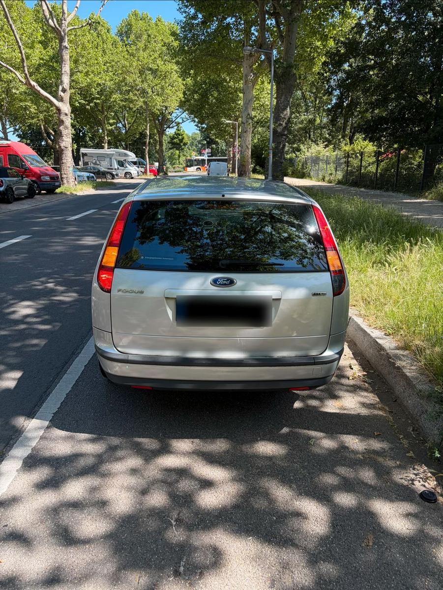 Ford Focus 2007 — rear view