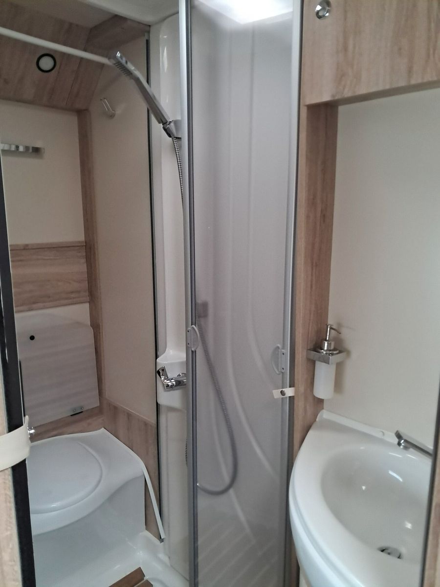 Fahrzeugabbildung Eura Mobil Profila RS PRS 675 SB Dachklima Lithium Mondial