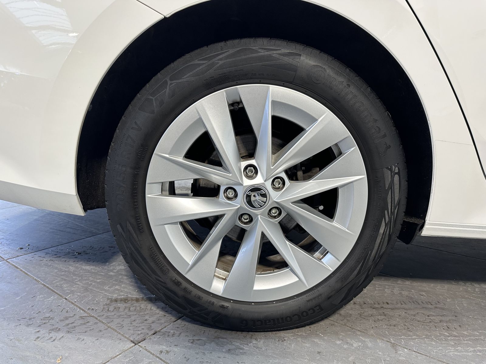 Fahrzeugabbildung SKODA Octavia Combi 2.0 TDI 4x4 Style NAV+LED+PANO+AHK