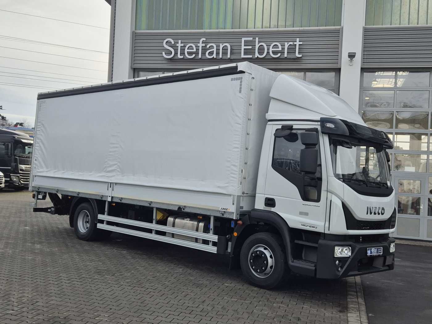 Fahrzeugabbildung Iveco Eurocargo ML140E28/P LBW Bär Schiebeplane AHK