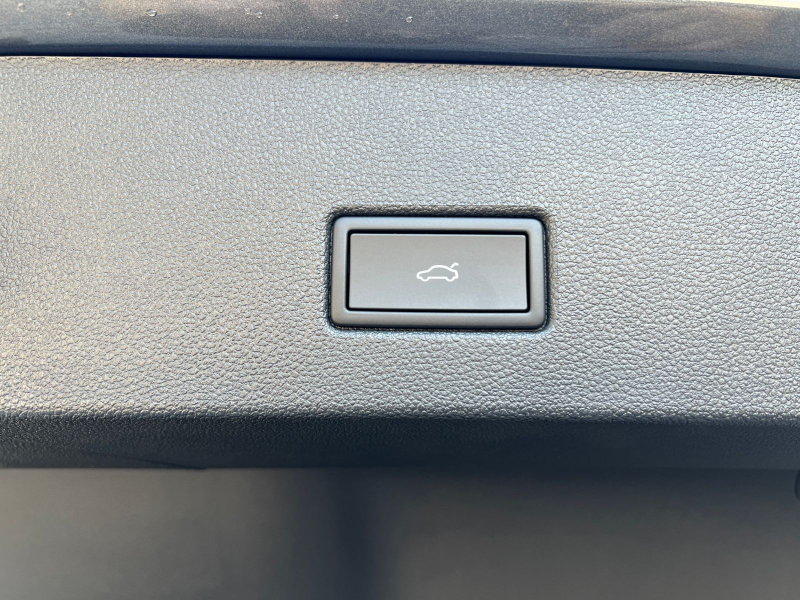 Fahrzeugabbildung Volkswagen T-Roc R-Line 1.5 TSI DSG *AHK, Pano, Black Style