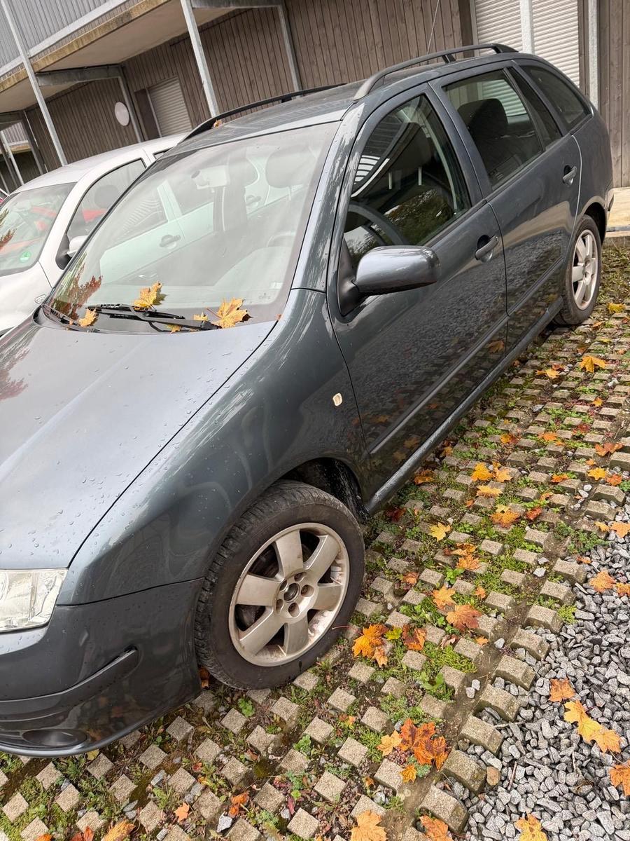 Skoda Fabia 2005 — rear view