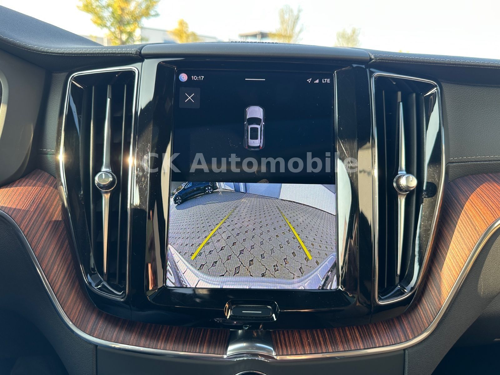 Fahrzeugabbildung Volvo XC60 B5 UltimateBright AWD/Head-Up/Pano/360°/AHK