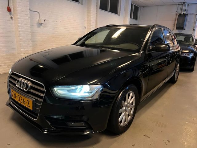 Audi A4 Avant 2.0 TDI 150pk S-line Edition Ledr Navi 