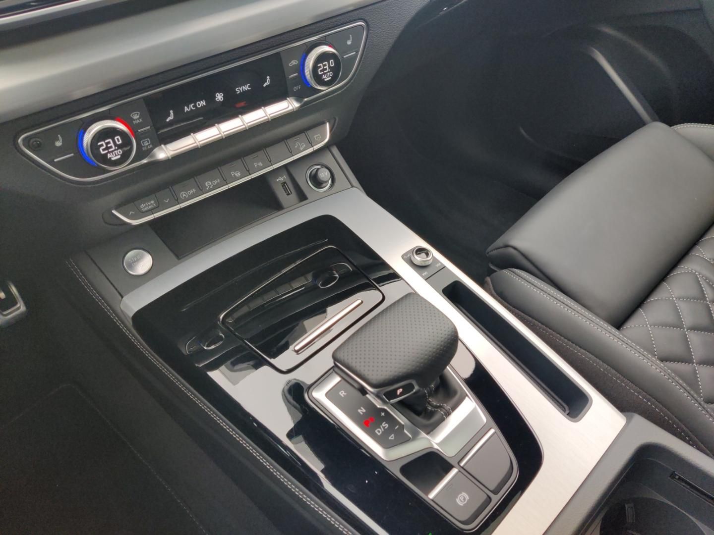 Fahrzeugabbildung Audi Q5 S line 50 TDI quattro Business AHK Pano Tour