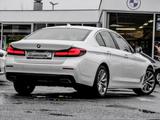 BMW 530d xDrive HuD+DA PROF+PA+AHK+LHZ+HiFi - BMW 530 mit Diesel-Antrieb