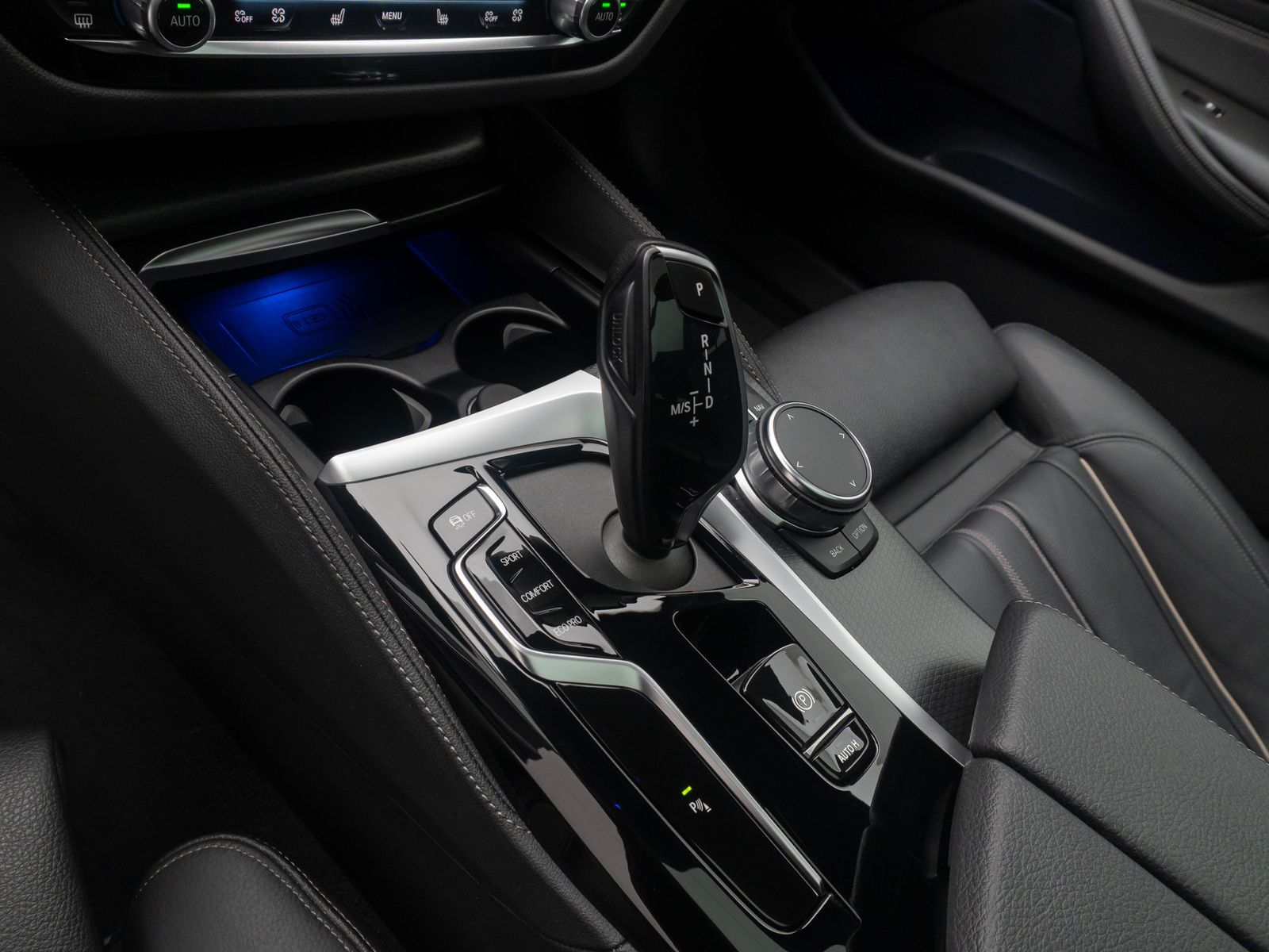 Fahrzeugabbildung BMW 530d MSport HUD DAB Kamera AHK Panorama HiFi 19"